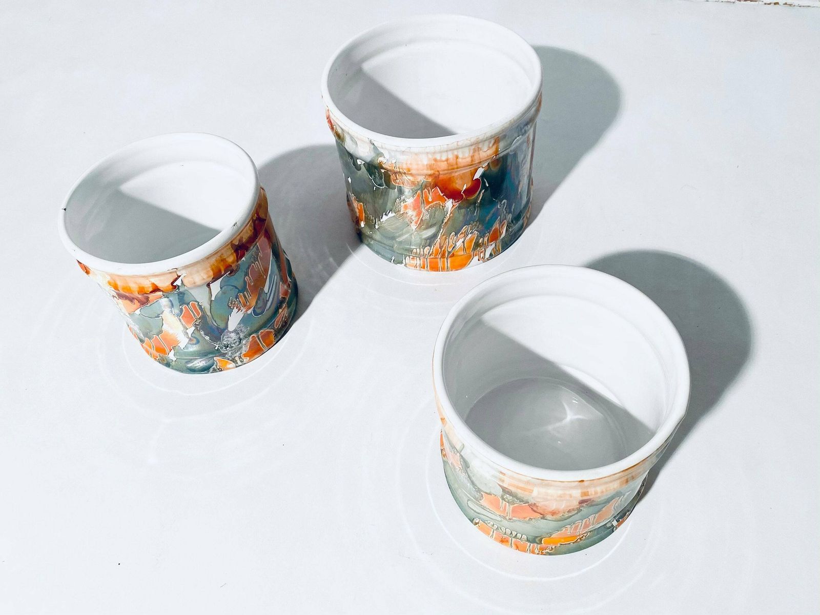 Four Matching Ceramic Planters Set With Dripping Glaze Motif / Orange Petrol White photo vinterior