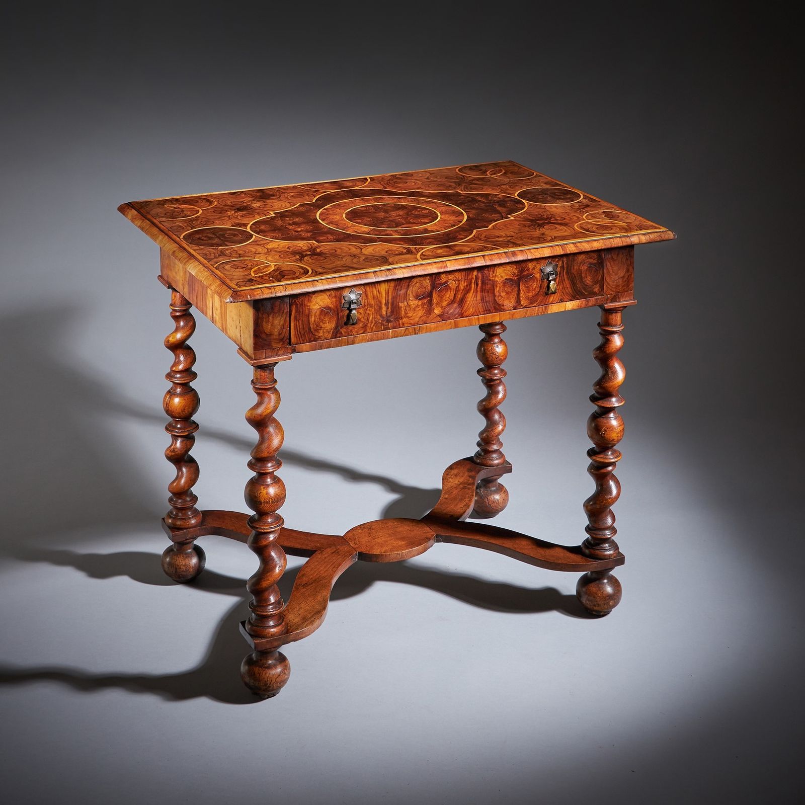 A Fine And Rare 17th Century William And Mary Olive Oyster Table, Circa 1680 1700. England