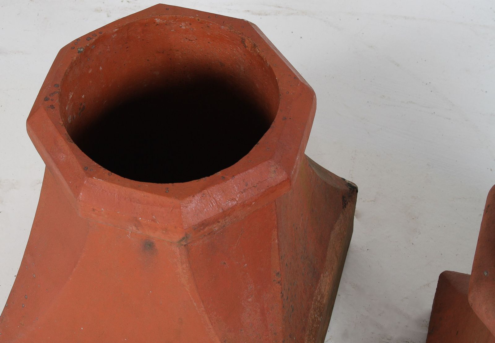 A Pair Of Victorian Red Clay Terrocotta Chimney Pots Garden Planters Rhubarb Forcer photo vinterior