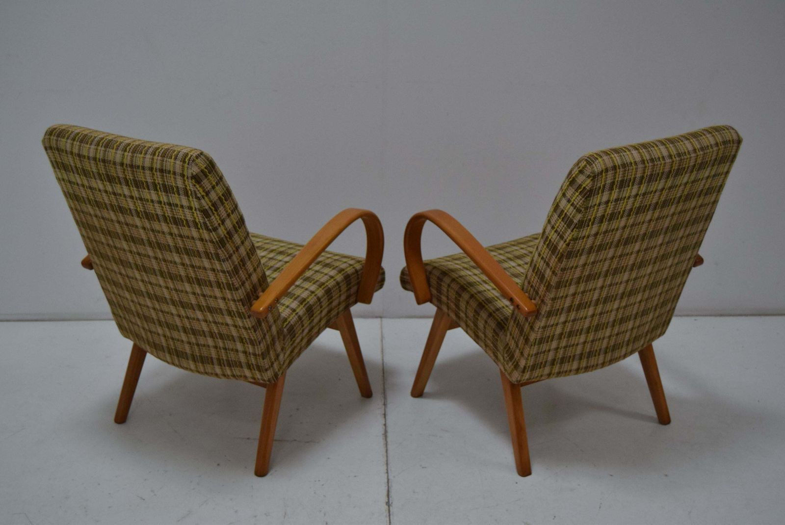Set Of Two Armchairs By Jaroslav šmídek For Ton, 1960s. photo vinterior