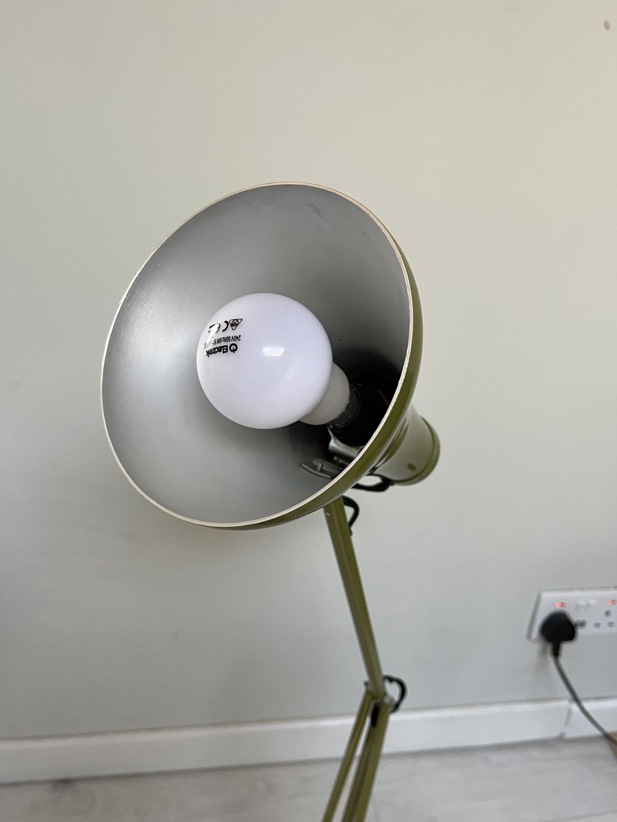 photo furniture Herbert Terry Model 75 Angelpoise Lamp In Rare Green