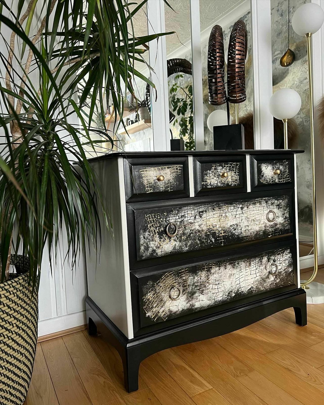 photo vintage 2 Stag Minstrel 3 Over 2 Chest Of Drawers With Original Handles