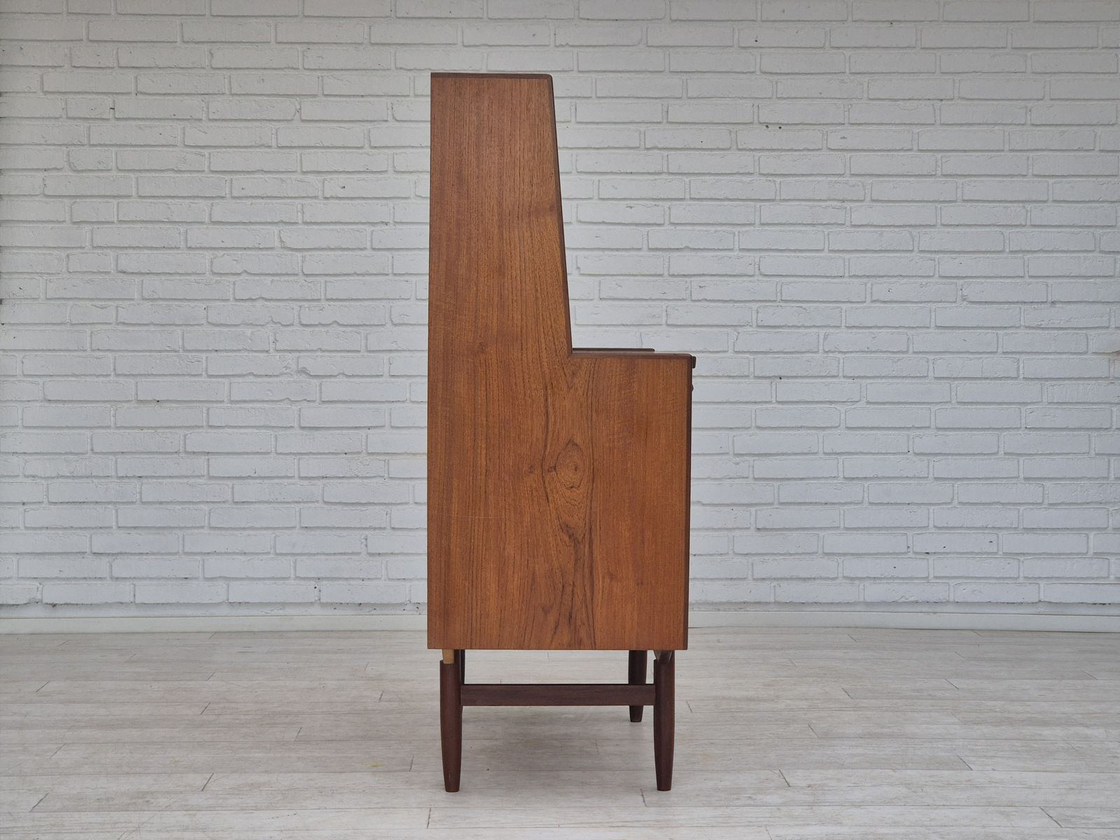 photo vinterior 1960s, Danish Chest Of Drawers With A Mirror Inside, Original Condition, Teak Wood.