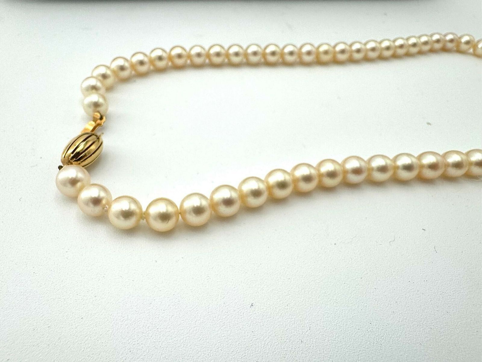 A Lovely Late 1980s Mappin And Webb Akoya Pearl Necklace With 18carat Gold Clasp In Orignal Box photo Home Decor