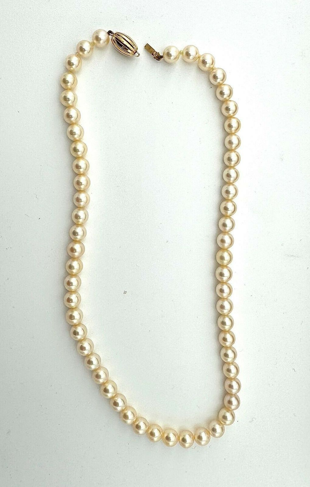 photo furniture A Lovely Late 1980s Mappin And Webb Akoya Pearl Necklace With 18carat Gold Clasp In Orignal Box