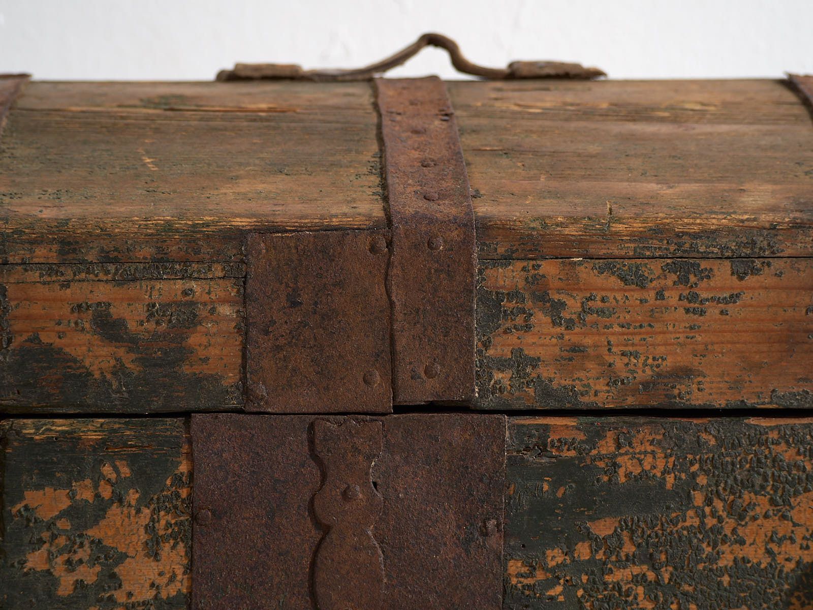 photo vinterior Antique Green Patina Antique Chest (C.1900) #32