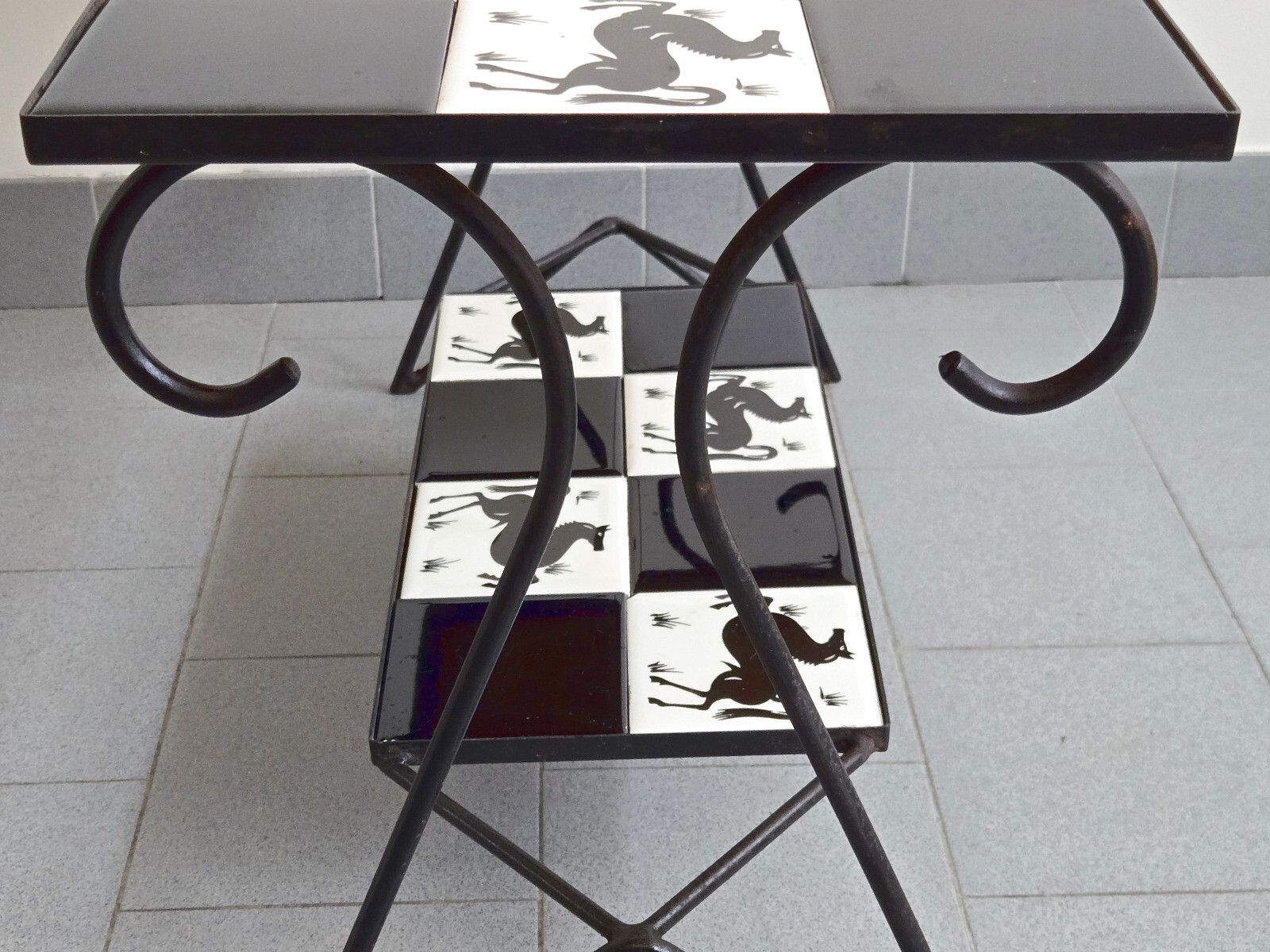 photo for sale Vintage salontafel ca. jaren 1950 met keramisch paardenpatroon – Rockabilly stijl
