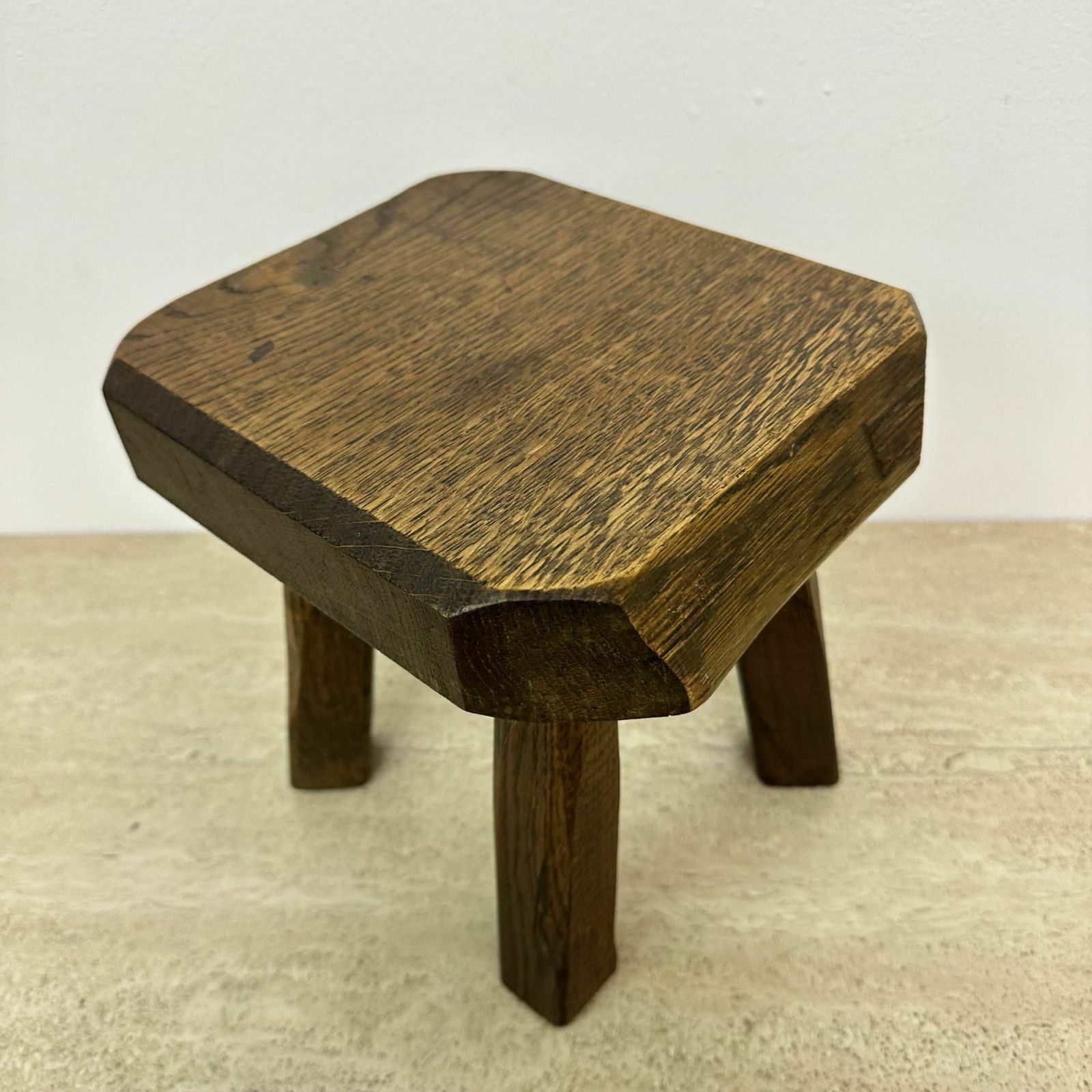 photo furniture Brutalistisch Bijzettafeltje Van Massief Eiken, Jaren 1970