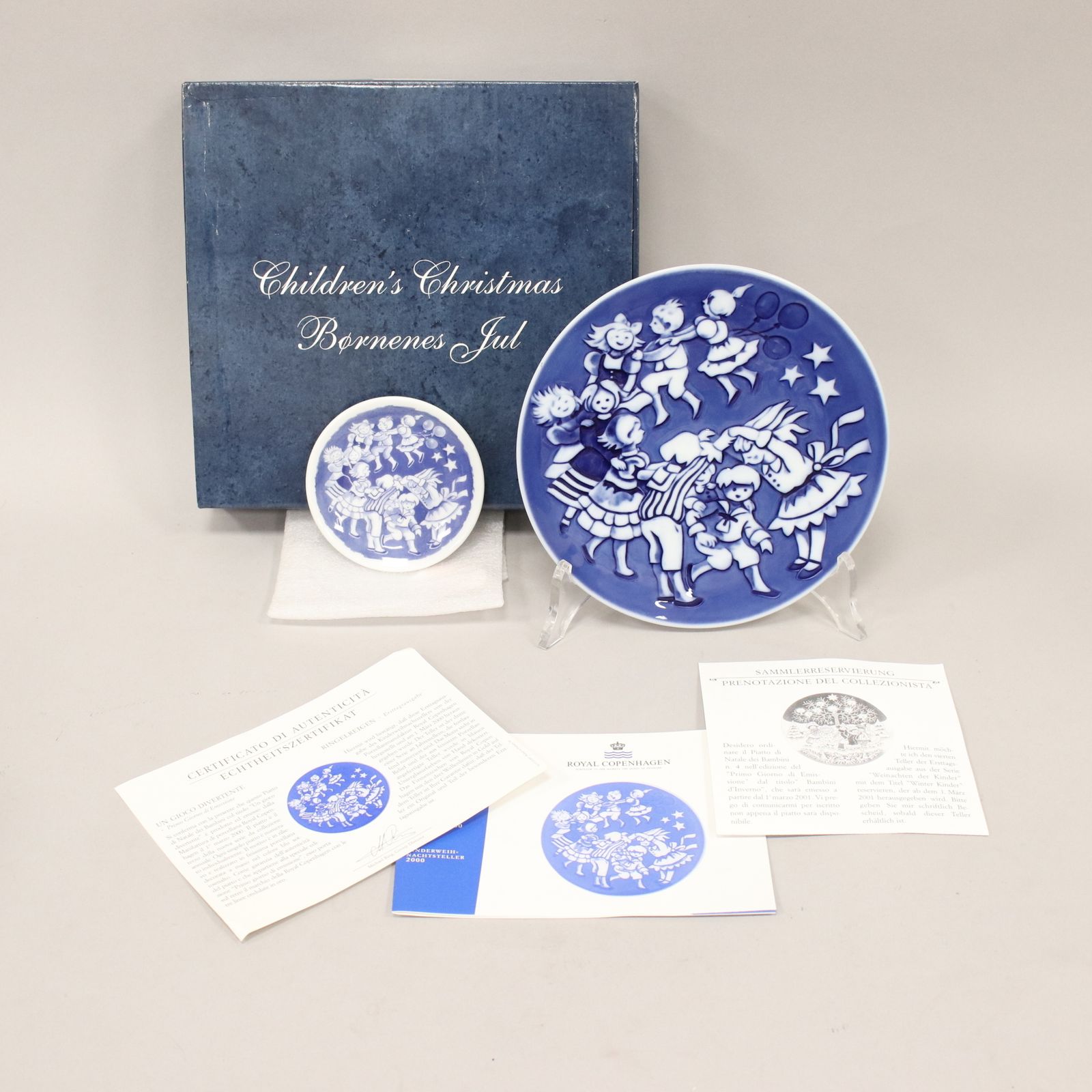 Royal Copenhagen Plate Christmas Children 2000 Blue Porcelain