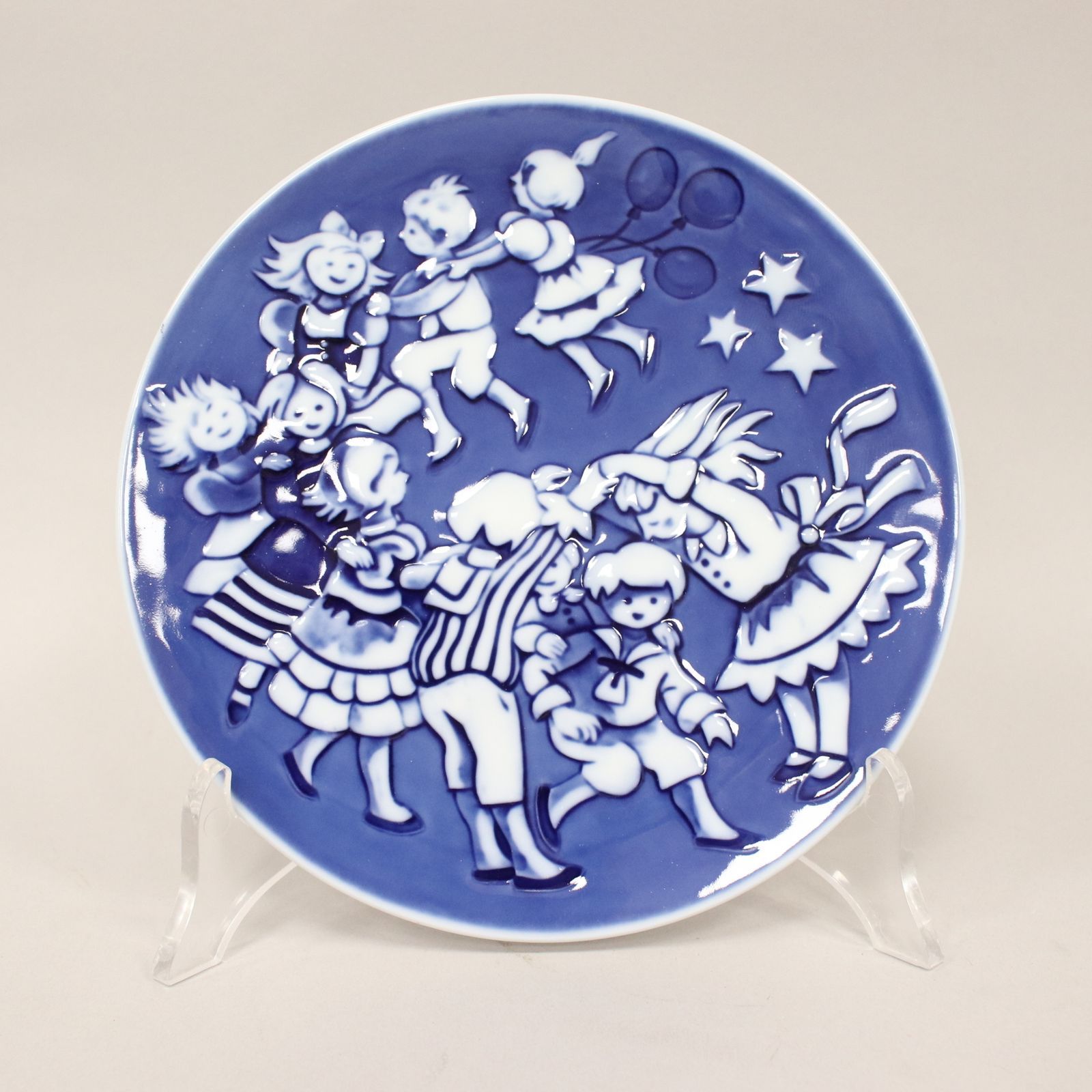 Royal Copenhagen Plate Christmas Children 2000 Blue Porcelain photo furniture