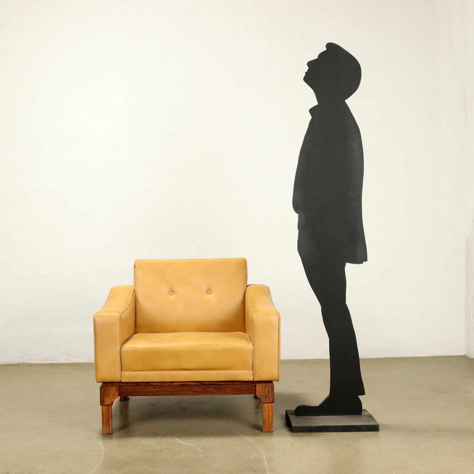 Fauteuil vintage en similicuir et bois massif, Italie, années 1960 photo furniture