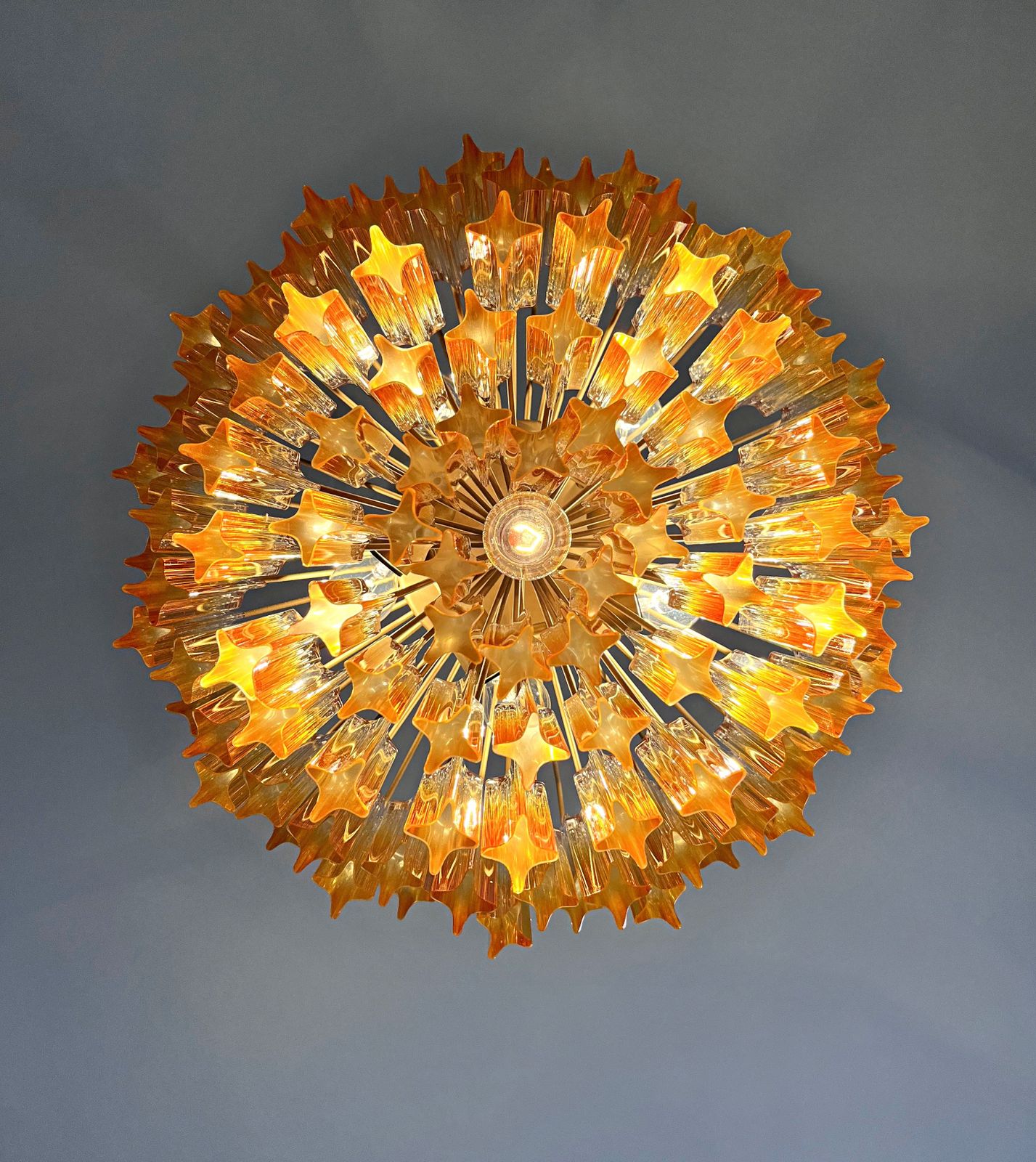 photo vinterior Gorgeous Vintage Chandelier – 107 Quadriedri Amber Shade   Gold Metal Frame