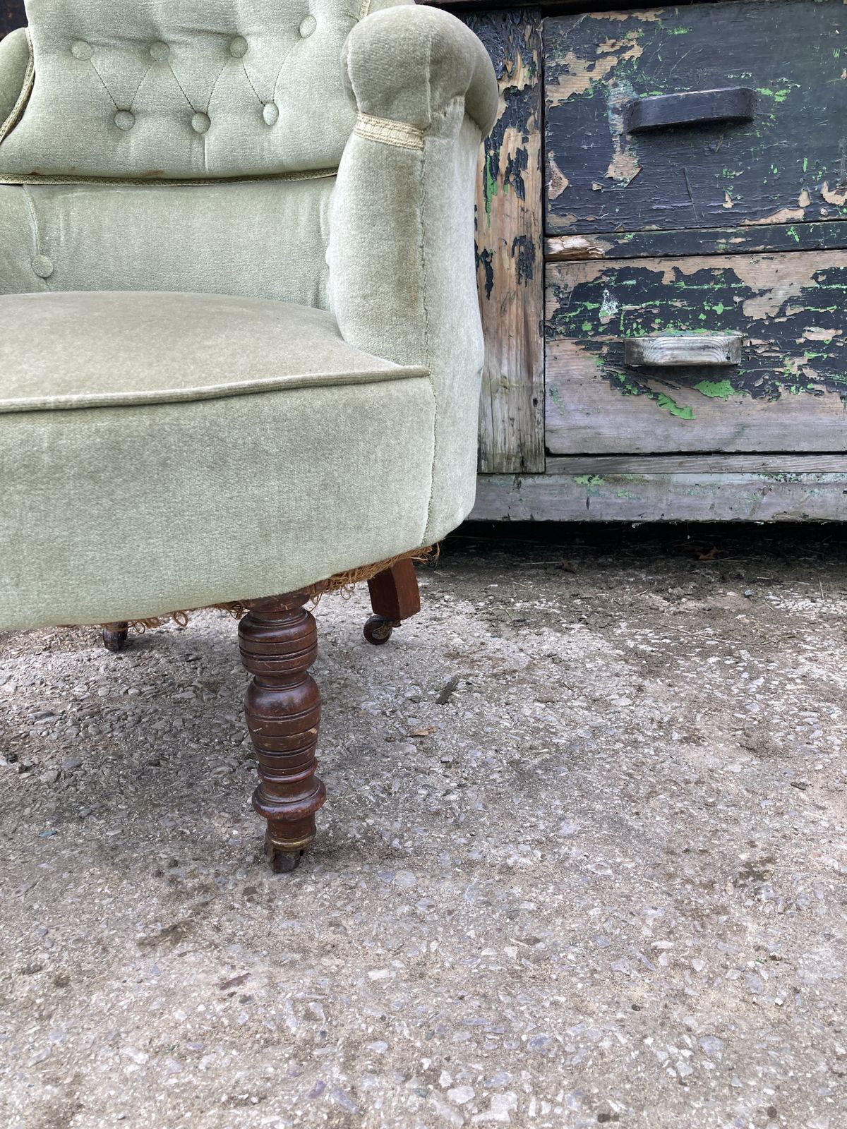 Victorian Green Velvet, Circular Chair With Walnut Legs On 4 Castors photo vinterior