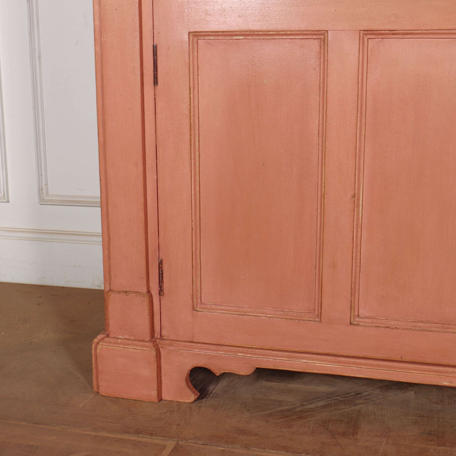 West Country Painted Dresser, 1800s photo vinterior