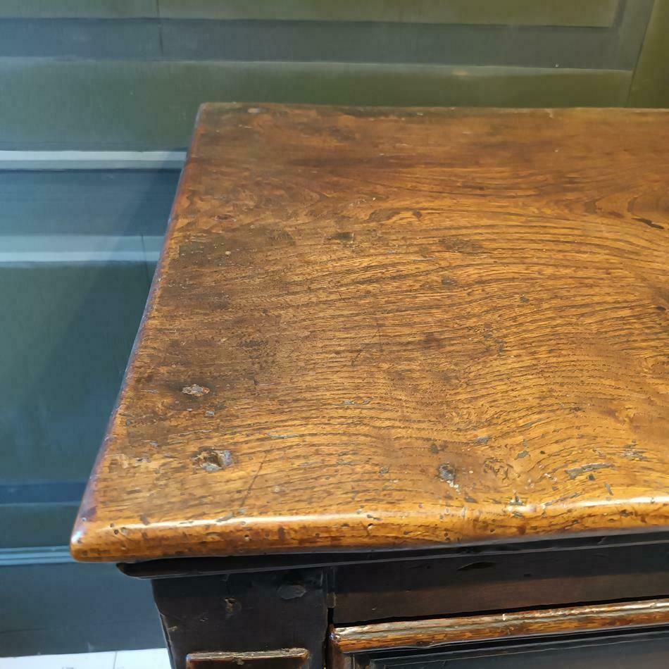 photo vinterior A Late 17th Century Chest Of Drawers
