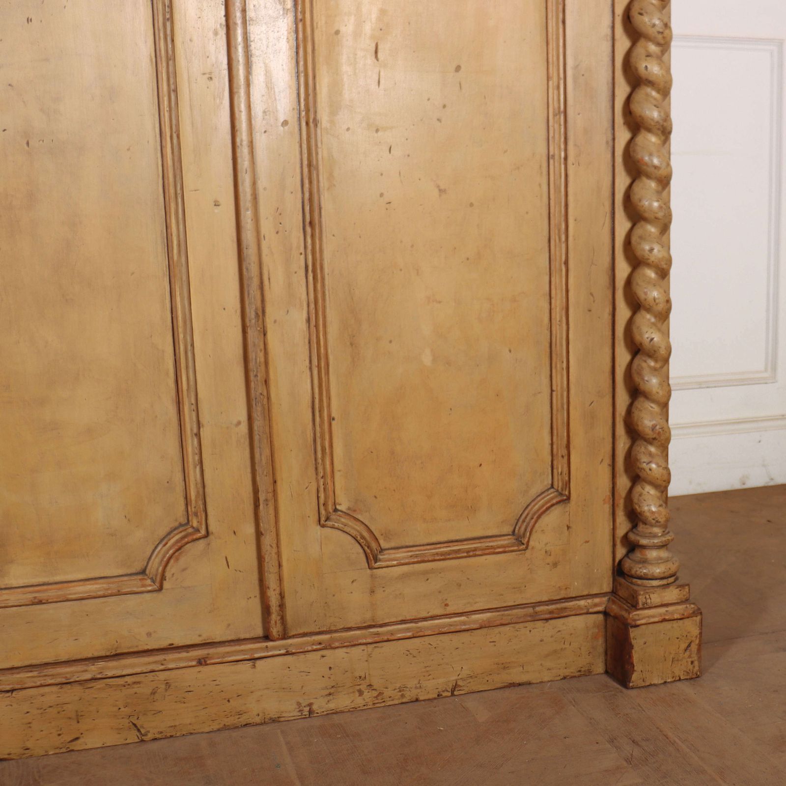 Original Painted Country House Wardrobe photo 7800.0
