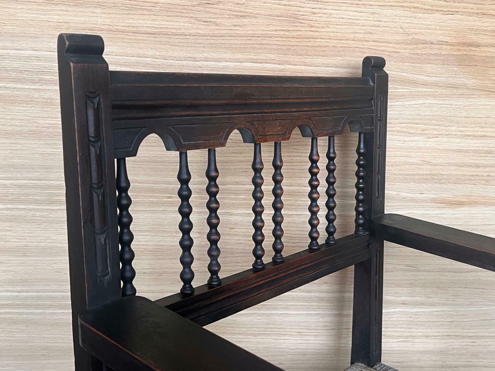 photo furniture 20th Century Pair Of Catalan Throne Armchairs In Walnut And Caned Seats