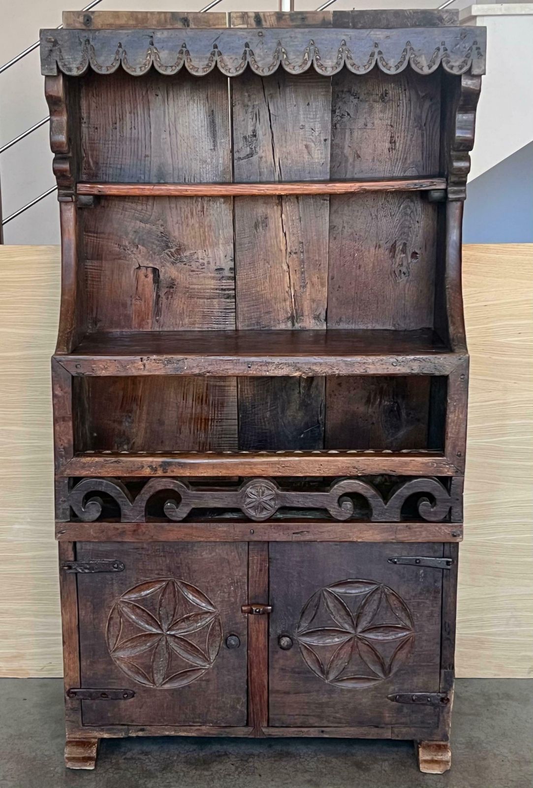 Armoire XIXe siècle en noyer, influence castillane, Espagne, restaurée photo for sale