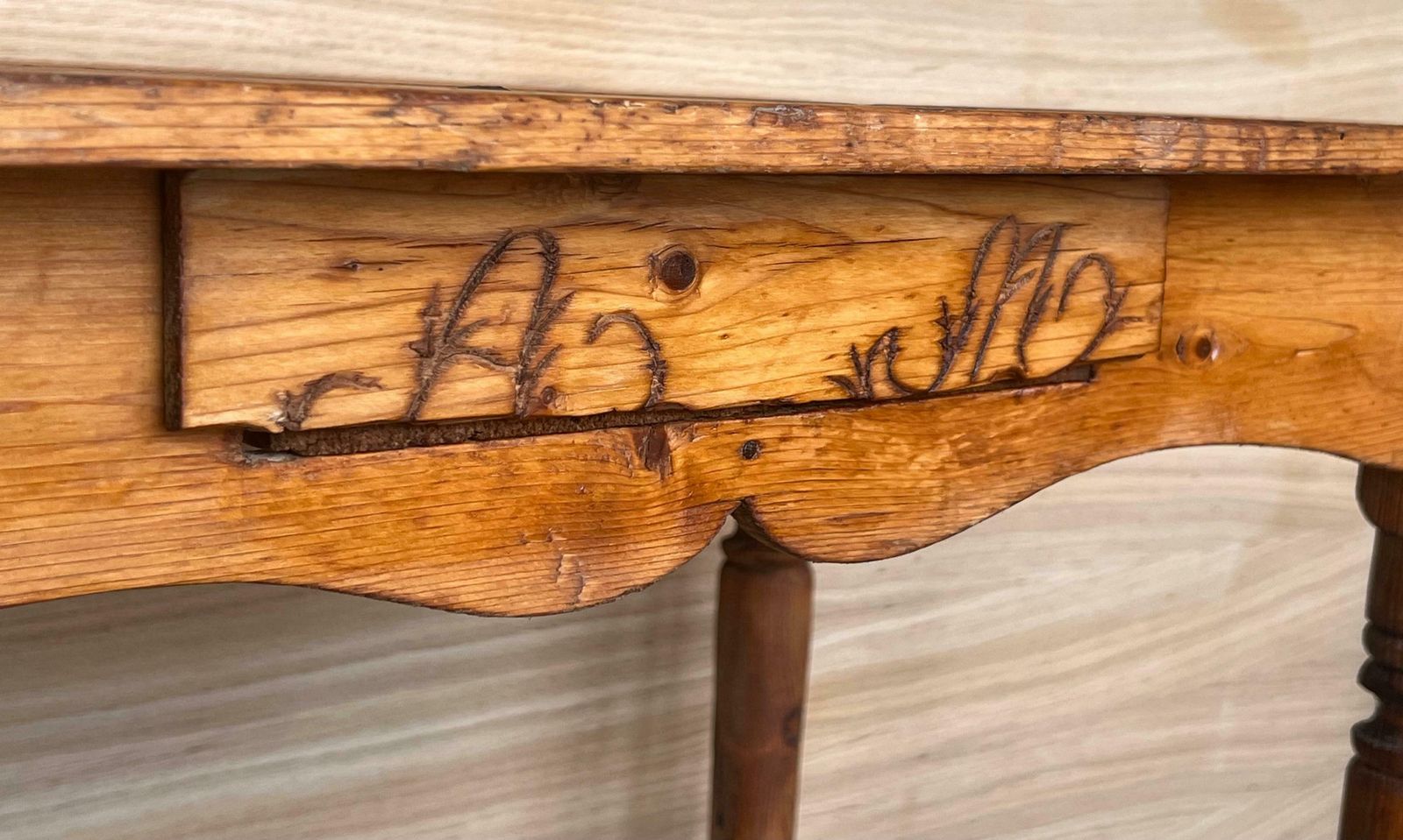 photo furniture Table console ou table de canapé espagnole rustique en pin « Mobila », avec tiroir