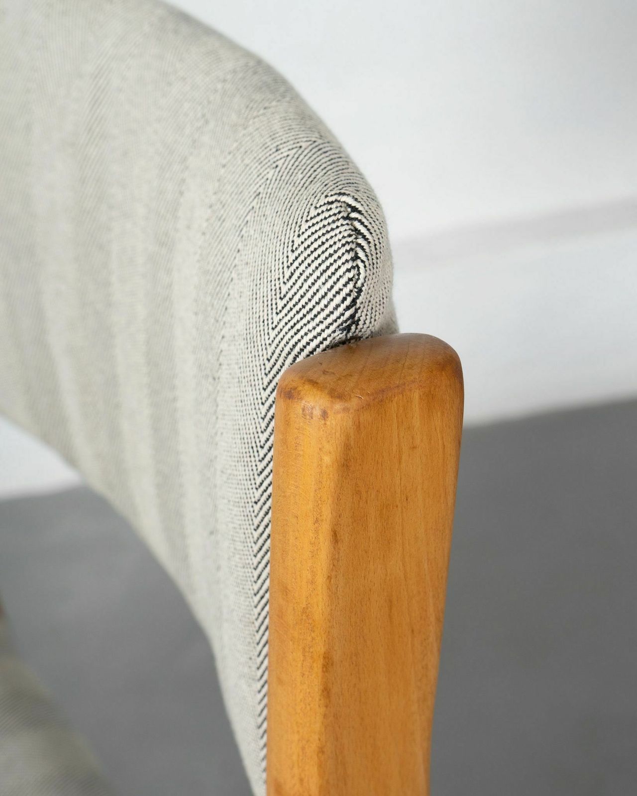 photo furniture Pair Of Guilleumas Chairs, 1960s