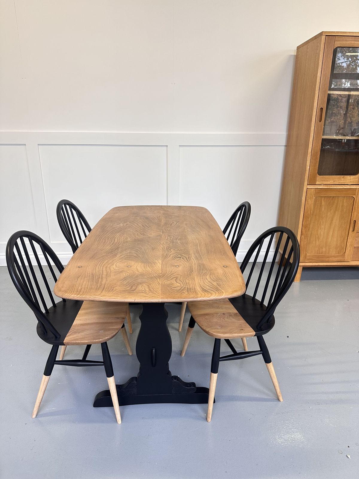 Ercol Blonde And Black Hand Painted Dining Table & Chairs Elm And Beach Wood photo vinterior
