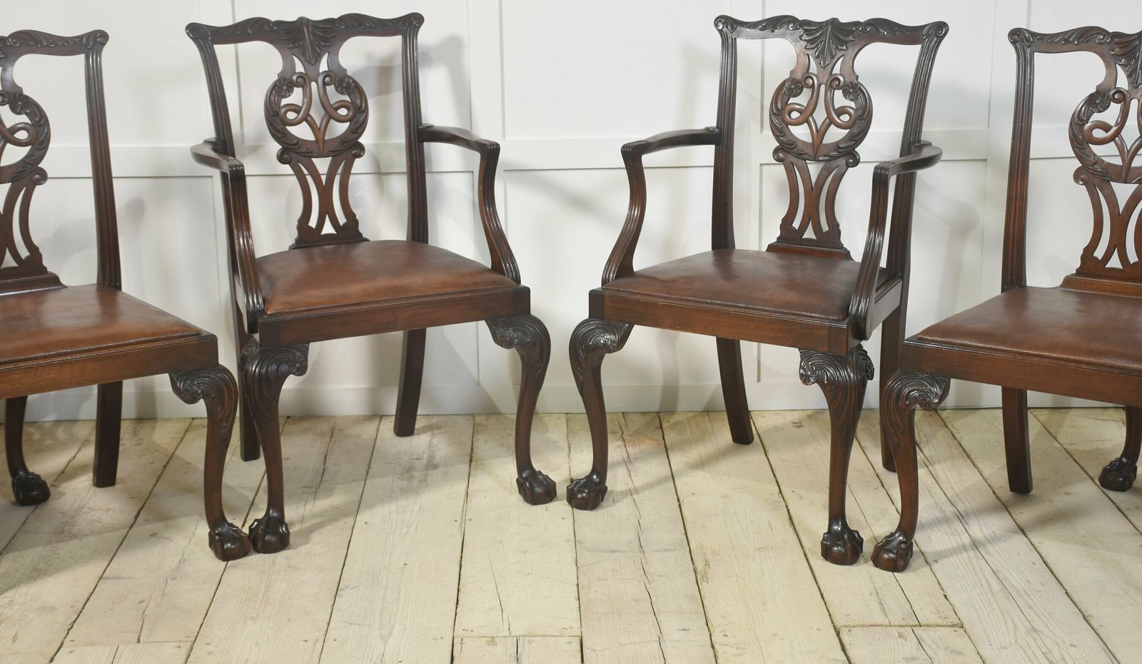 photo vintage Set Of Eight Mahogany Dining Chairs In Chippendale Style