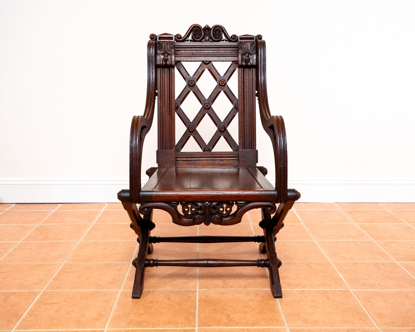 photo vintage Glastonbury Chair 1830 Throne Chair Gothic Revival Hall Statement Chair Richard Bridgens Oak Baronial 19th Century V.Ictorian Armchair Ecclesiastical