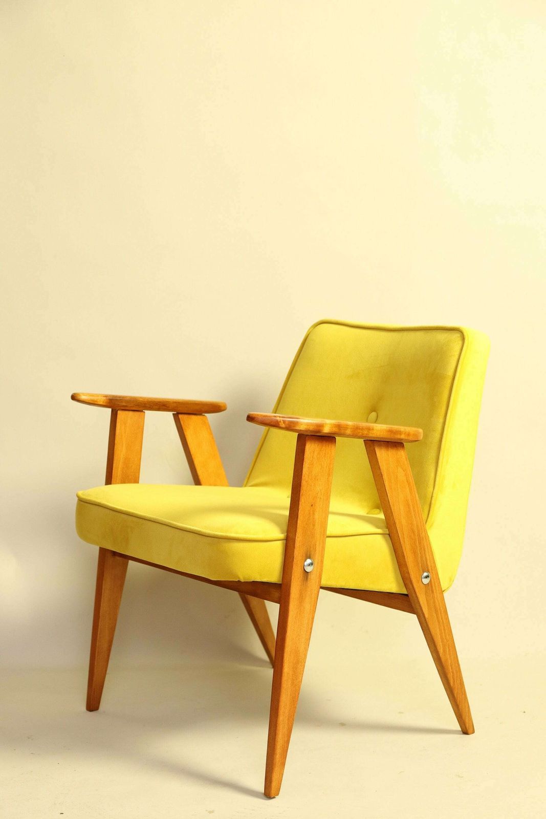 Vintage Fauteuil Naar Voorbeeld Van Józef Chierowski, Model 366, Ca. Jaren 1960, Bekleed Met Fluweel – Mid Century Modern Woonkamer