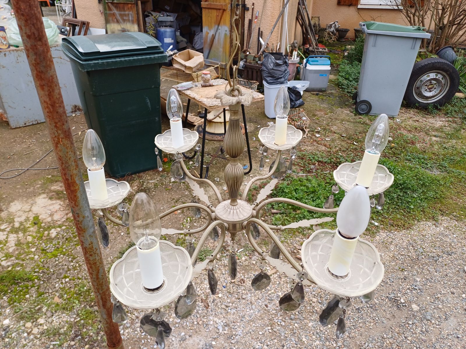 photo vinterior Pair Of Glass And Crystal Pampilles And Bobéches Chandeliers