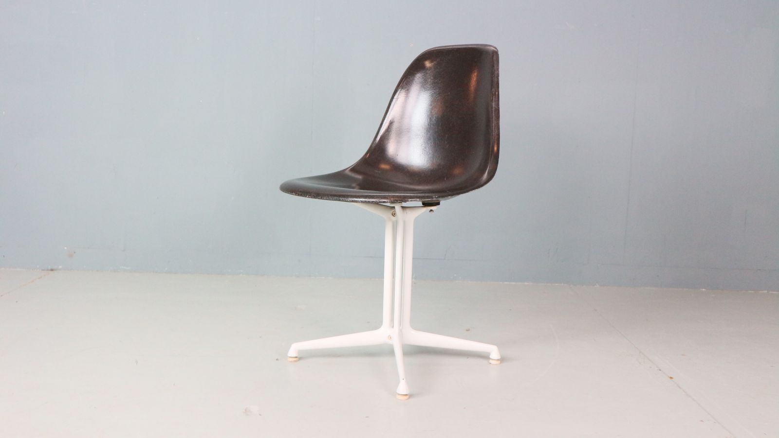 photo buy Charles & Ray Eames Set Of 4 Off Black"La Fonda" Chairs For Herman Miller, 1960