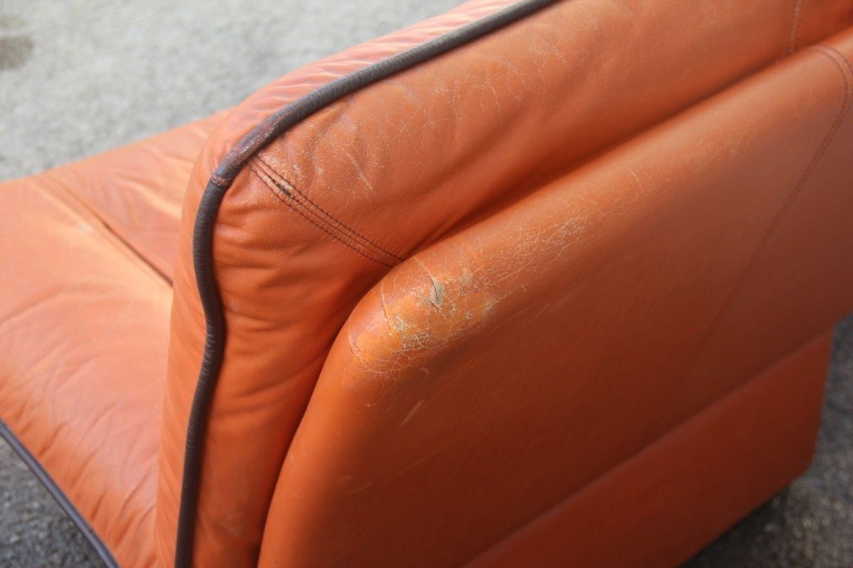 photo vintage Living Room Seat Italian Design 1980s Leather Particular Form Lev&Lev Production Mod. Gabbiano