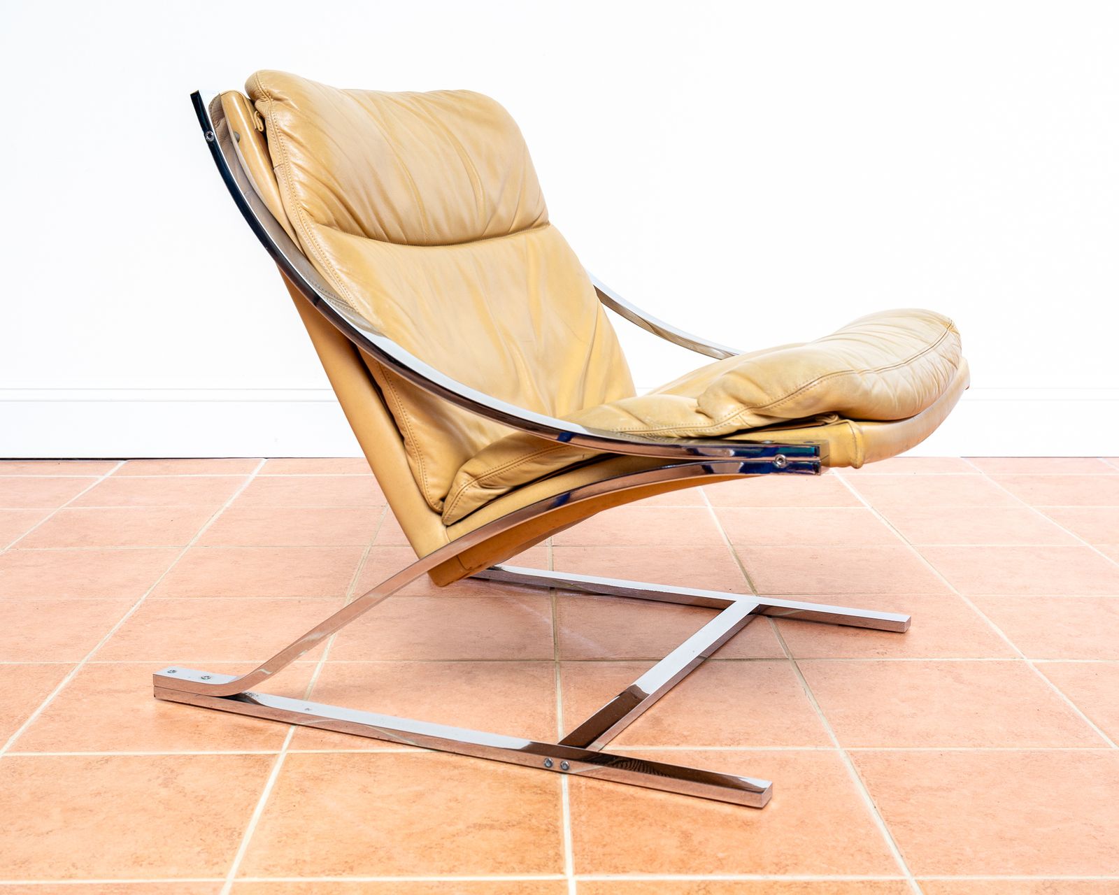 photo furniture Zeta Leather Chair By Paul Tuttle For Strassle Cream Leather Chrome Cantilever 1970s Space Age Mcm Mid Century Modernist Rocket Launcher Chair Z Chair