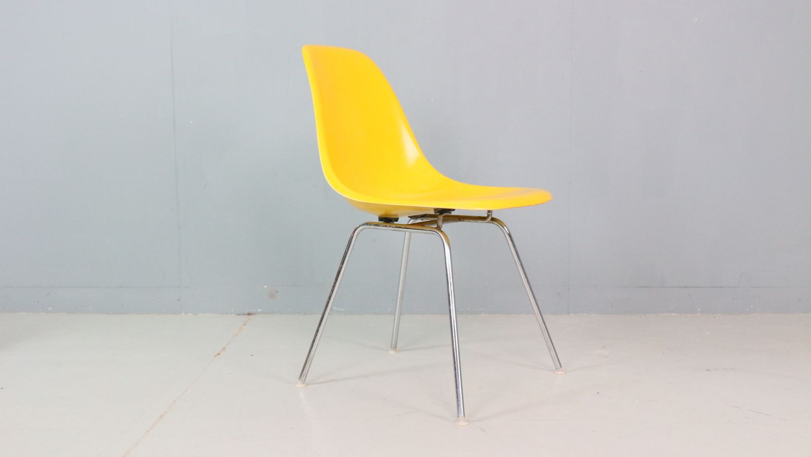 Charles & Ray Eames Set Of 4 Yellow "La Fonda" Chairs For Herman Miller, 1960 photo vinterior