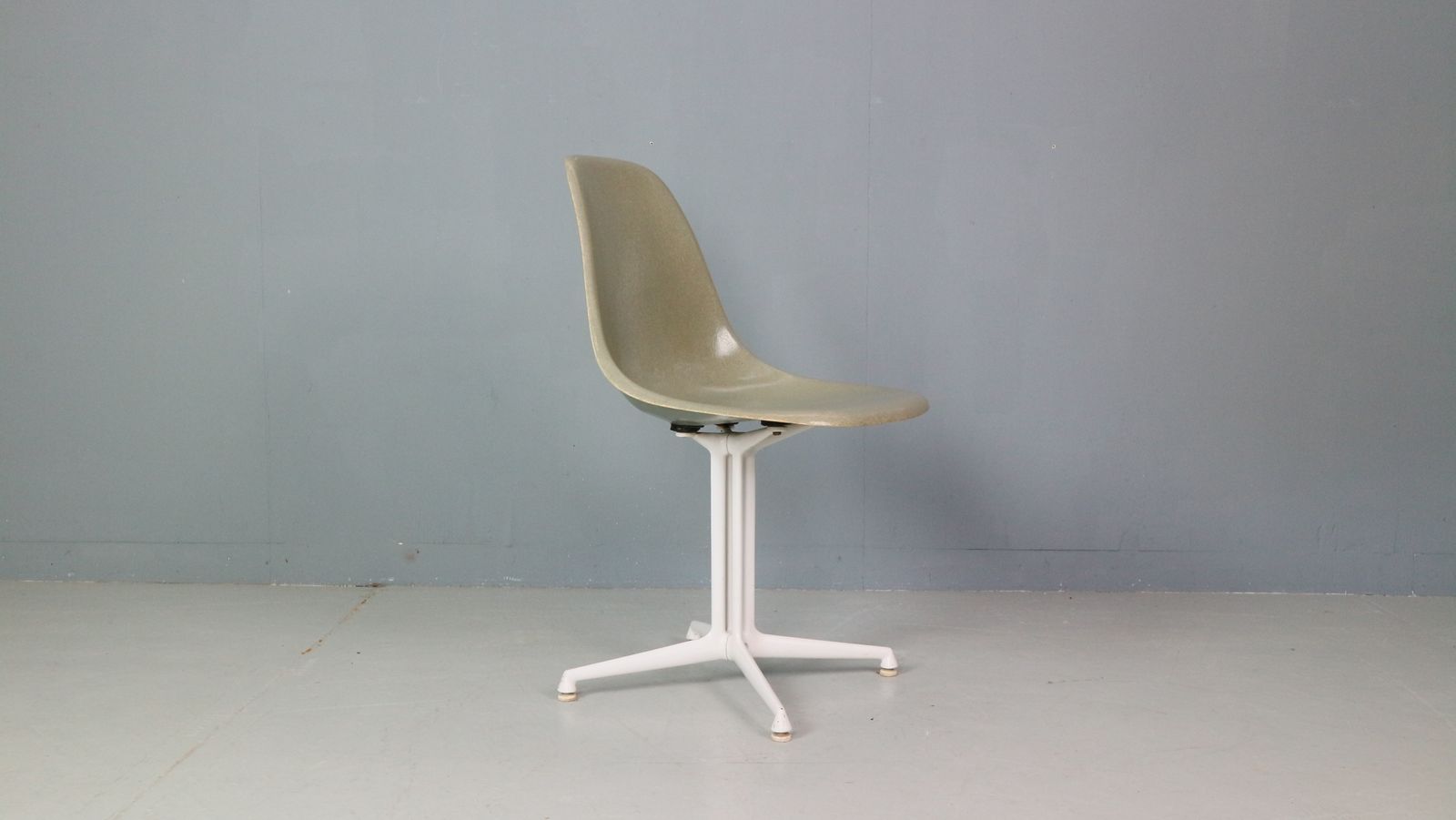 Charles & Ray Eames "La Fonda" Sea Foam Green Fiberglass Chairs Herman Miller photo buy