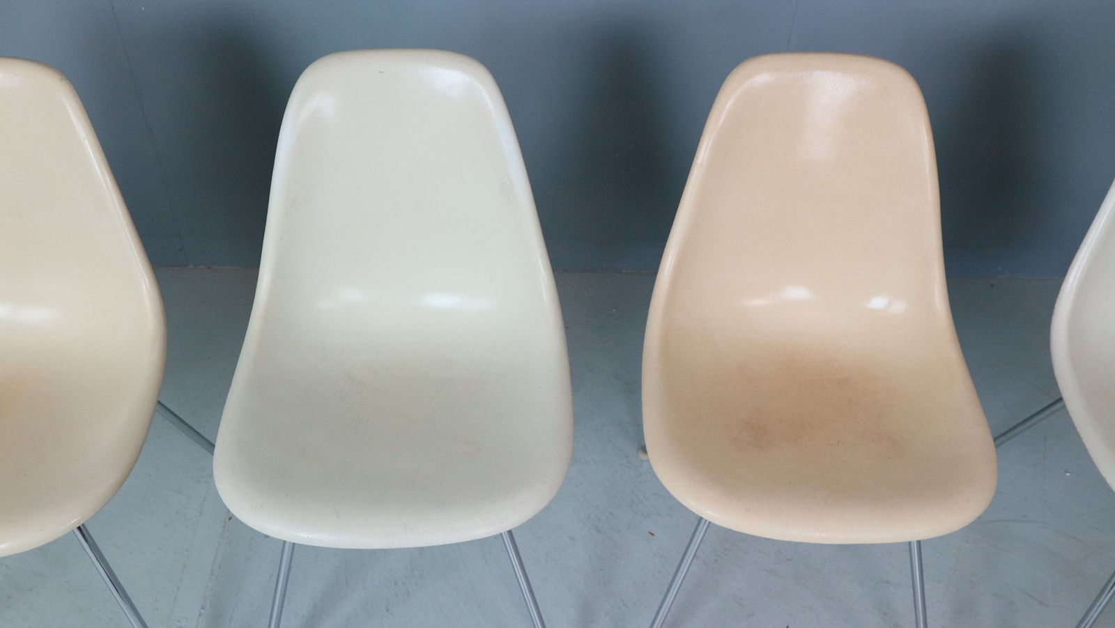 Charles & Ray Eames Set Of 4 Off White "H Base" Chairs For Herman Miller, 1960 photo Furniture