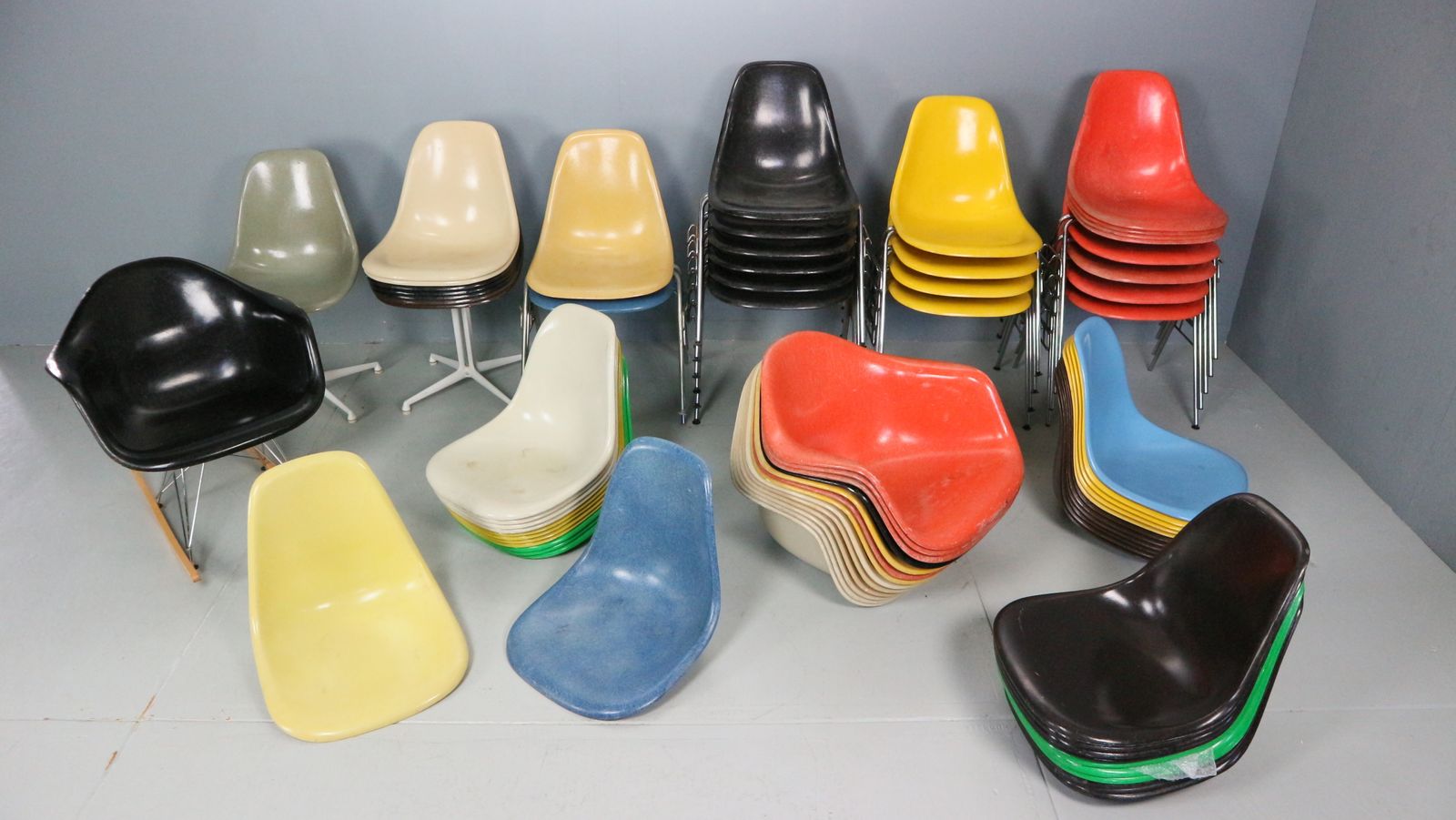 Charles & Ray Eames Set Of 4 Off White "H Base" Chairs For Herman Miller, 1960 photo vinterior
