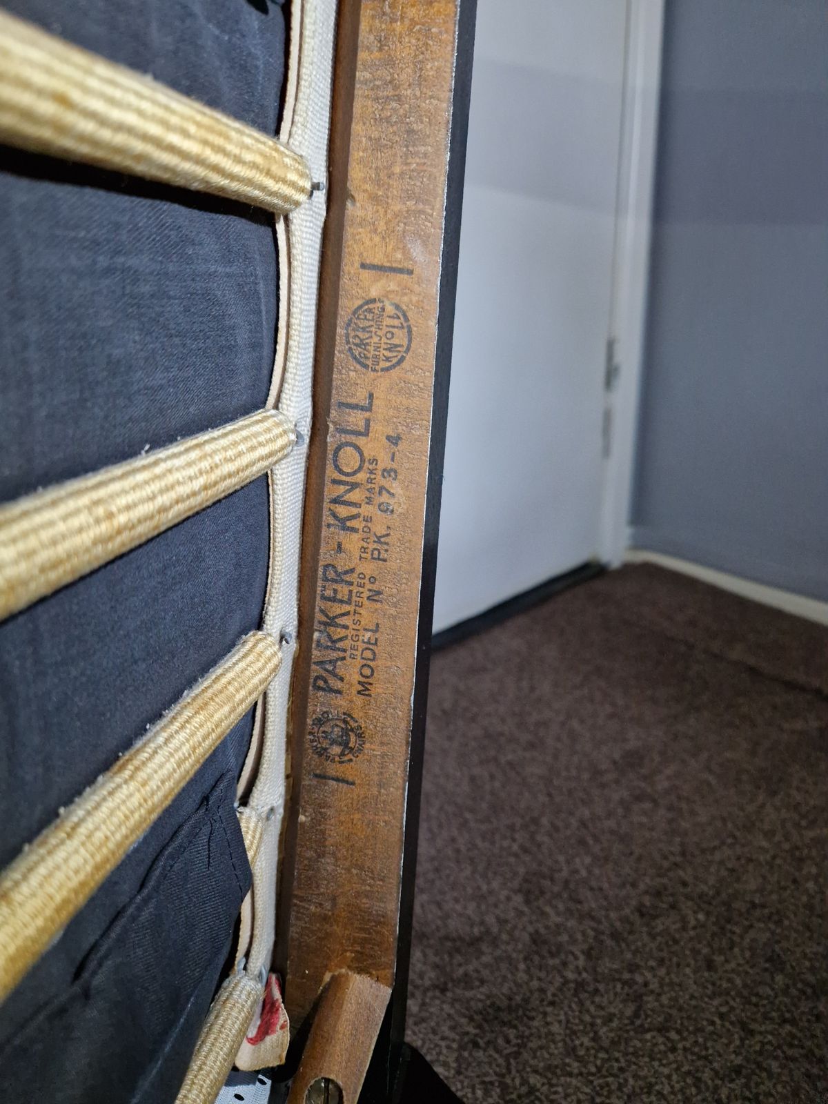 photo furniture Adidas Parker Knoll, 19th Century