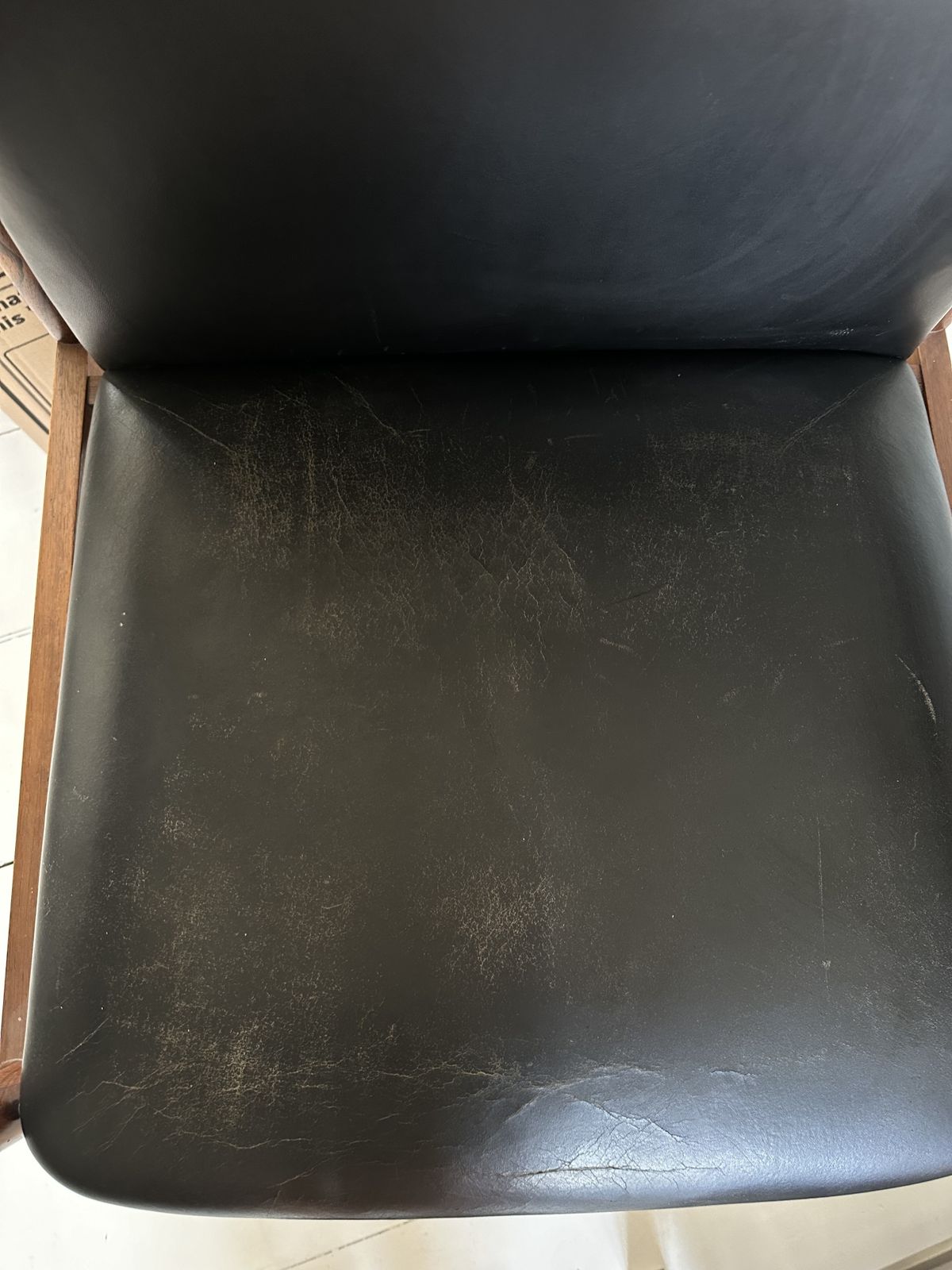 photo furniture Finn Juhl Diplomat Desk And Chairs