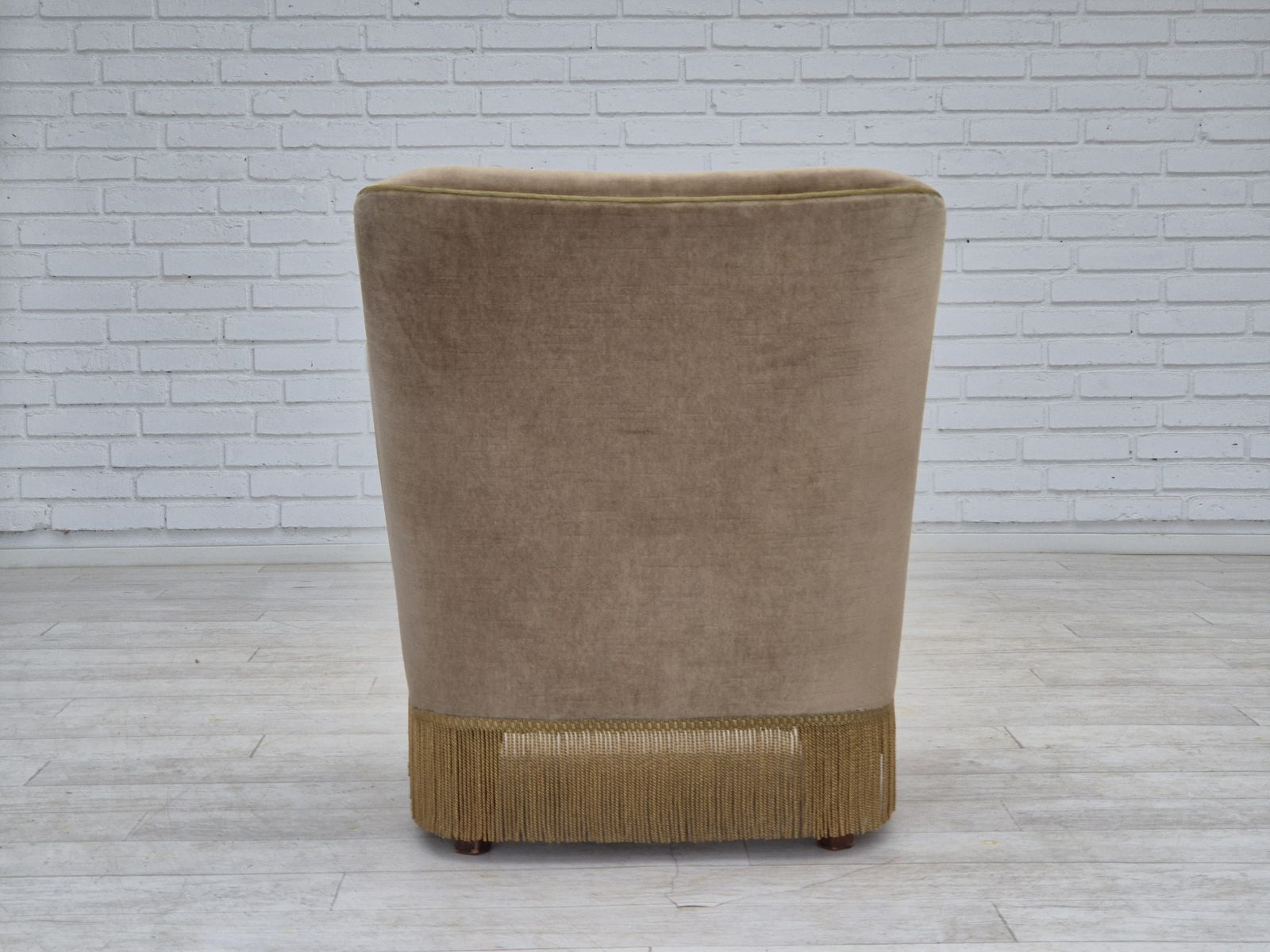 Jaren 1970, Deense Loungestoel, Ongerestaureerde Staat, Meubelvelours, Beukenhouten Poten. photo Meubels