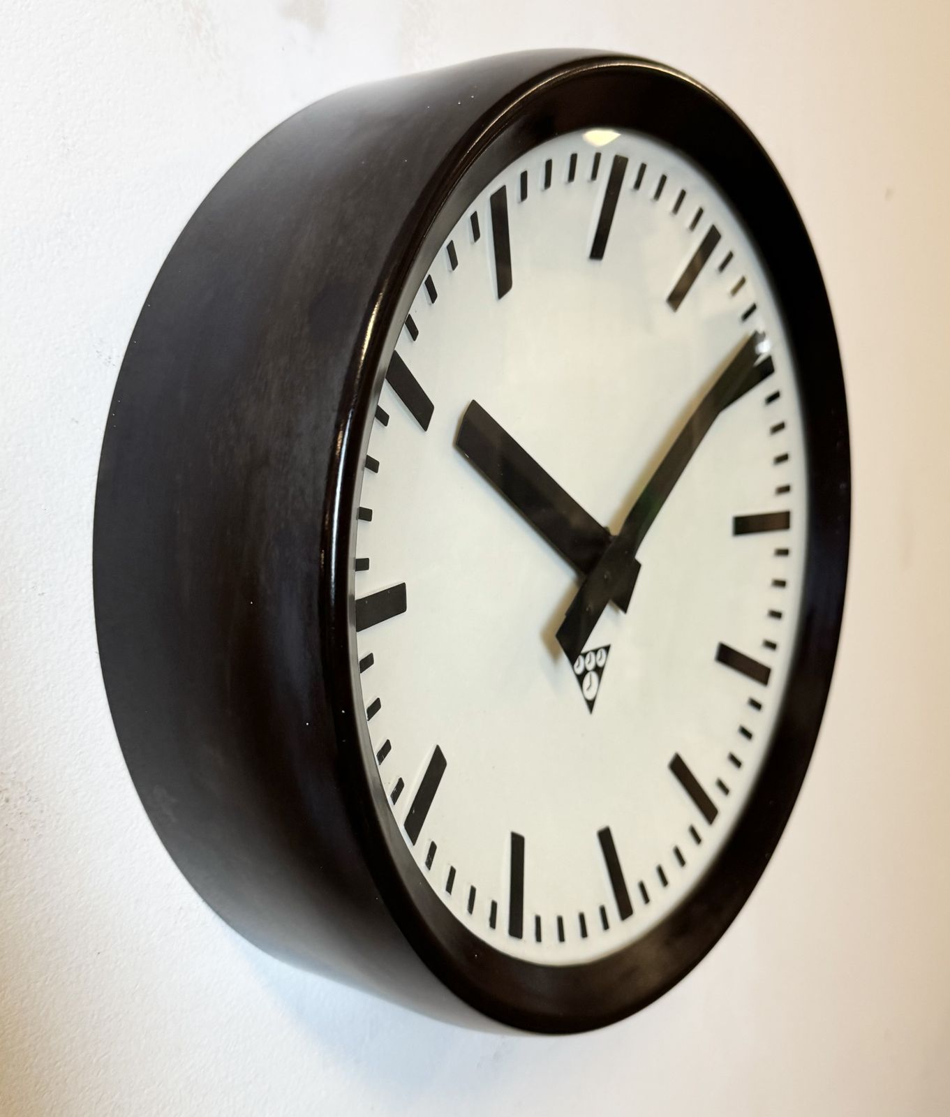 photo vinterior Industrial Bakelite Factory Wall Clock From Pragotron, 1960s, 6x