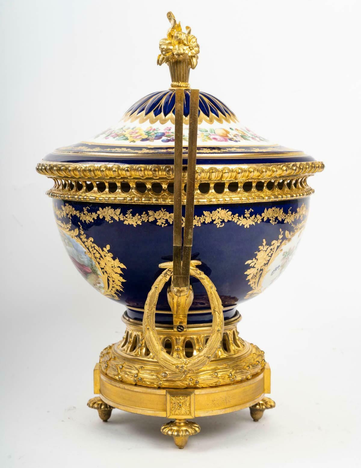 A Sèvres Style Porcelain Covered Bowl, 19th Century, Napoleon III Period. photo vintage