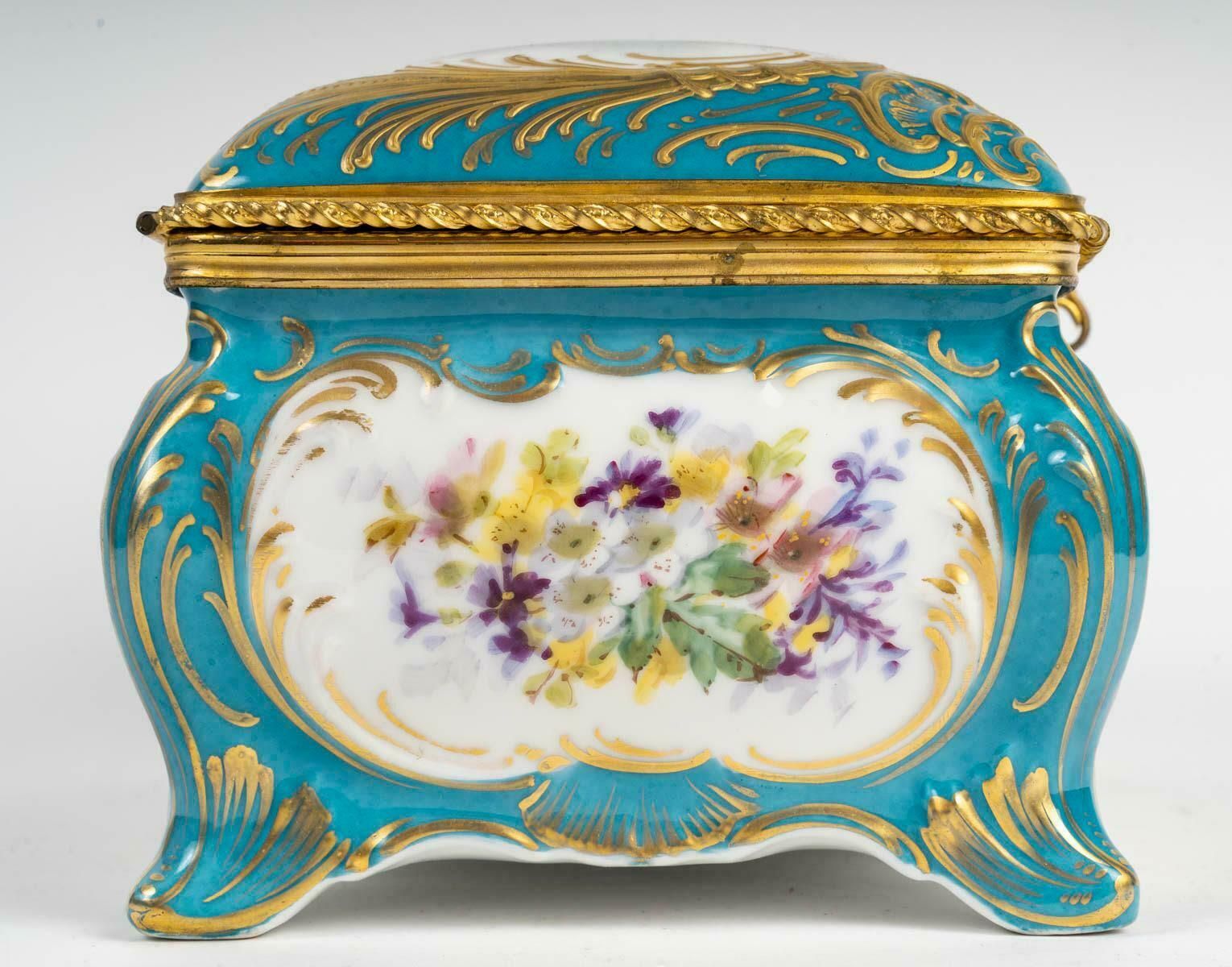 A Sèvres Porcelain Box, Gilt Brass Mounting, 19th Century, Napoleon III Period. photo vintage
