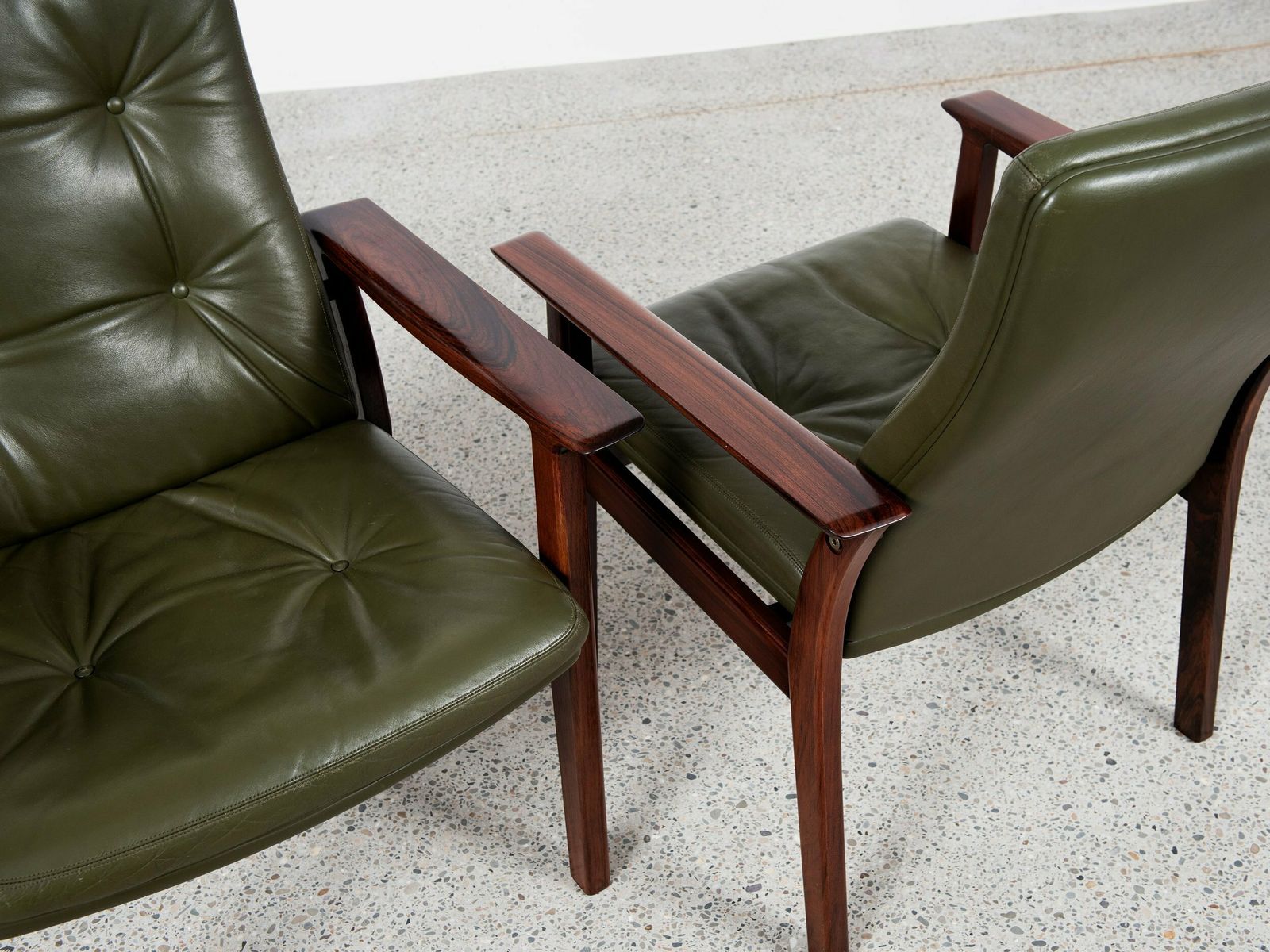 Midcentury Danish Set Of 6 Chairs With Armrests In Rosewood And Leather By Arne Vodder For Sibast photo vintage