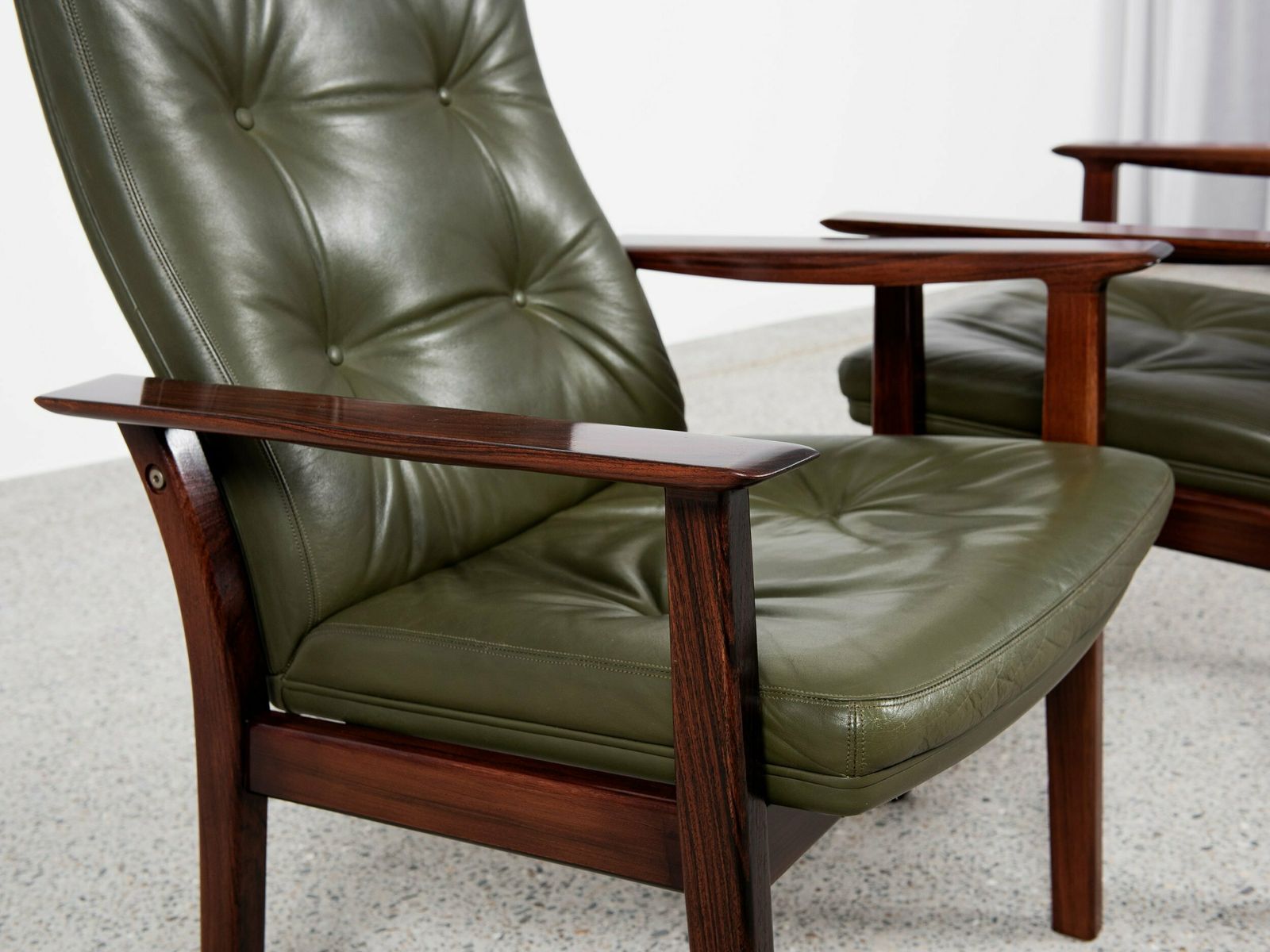 photo furniture Midcentury Danish Set Of 6 Chairs With Armrests In Rosewood And Leather By Arne Vodder For Sibast