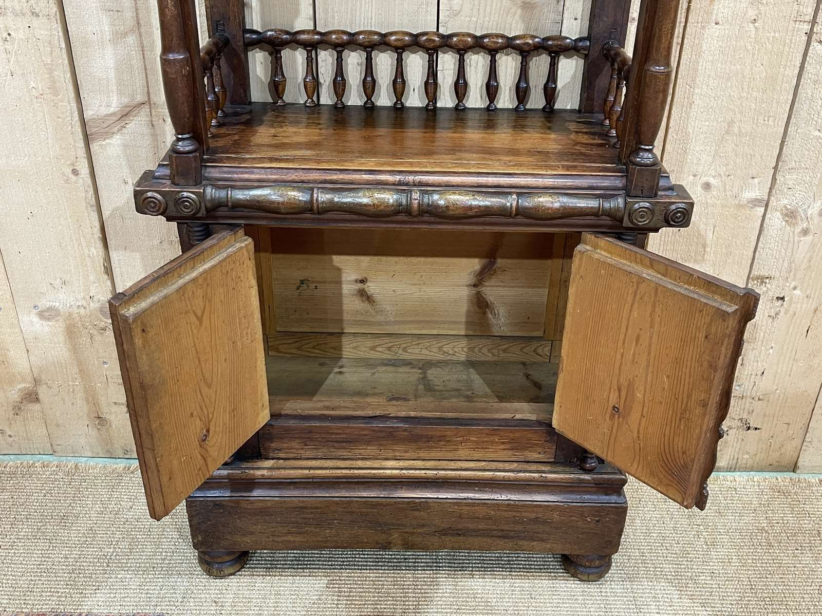 photo furniture Fir Bookcase From The End Of The 19th Century
