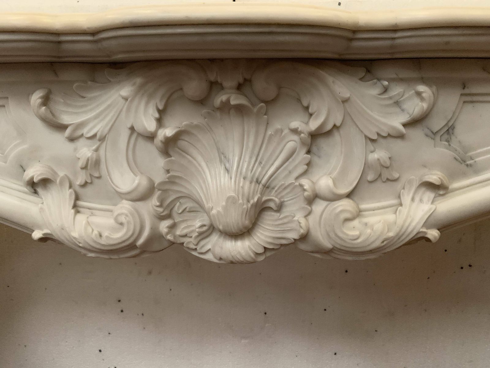 photo vinterior Louis XV Style Fireplace In White Carrara Marble, 19th Century