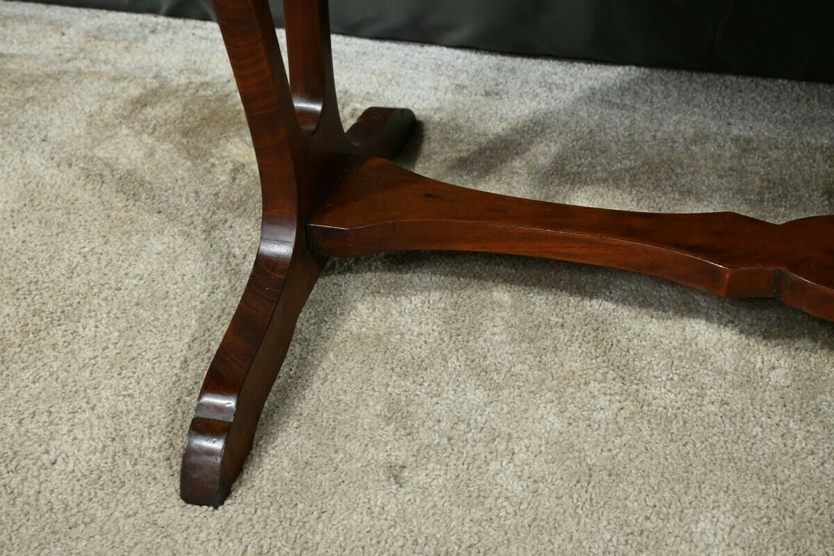 photo buy Kidney Table In Speckled Mahogany, Stamped “L'escalier De Cristal” – Late 19th Century