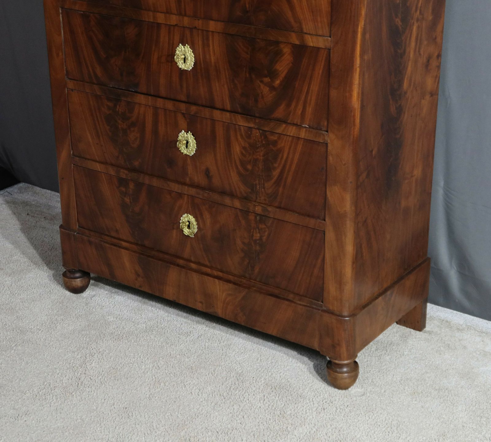 photo buy Mahogany Burl Chest Of Drawers, Restoration Period – Early 19th Century