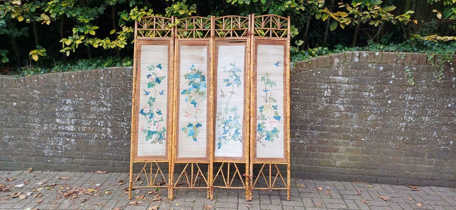 photo furniture Superb Hand Painted Oriental Style Victorian Bamboo And Rattan Folding Vanity Screen Room Divider.