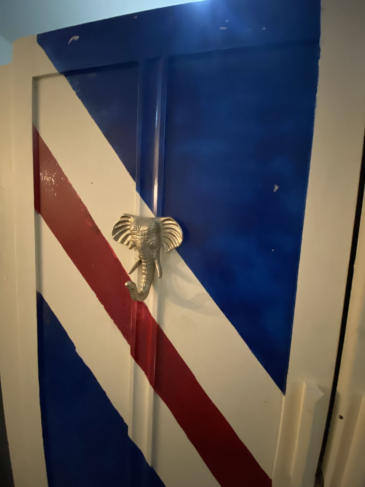photo vinterior Wardrobe   Hand Painted By Local Artist With Union Jack Design